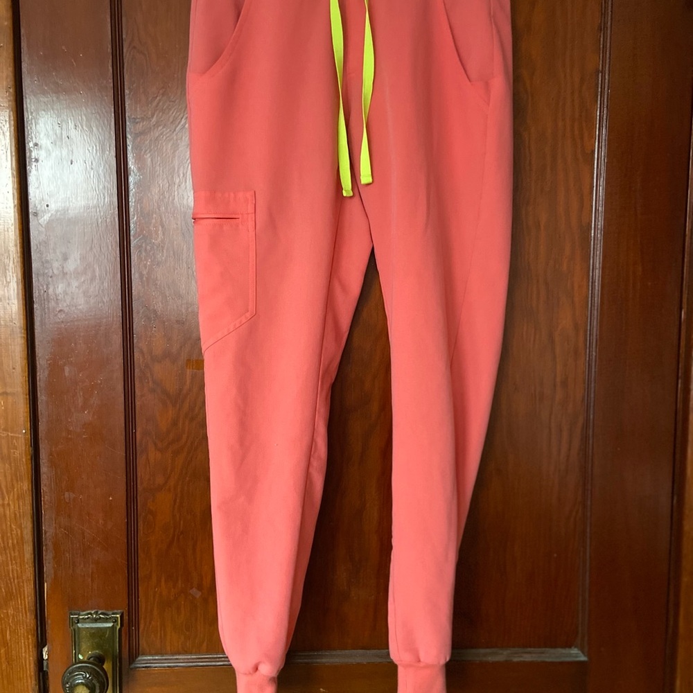 Hot coral figs Zamora jogger scrub pants